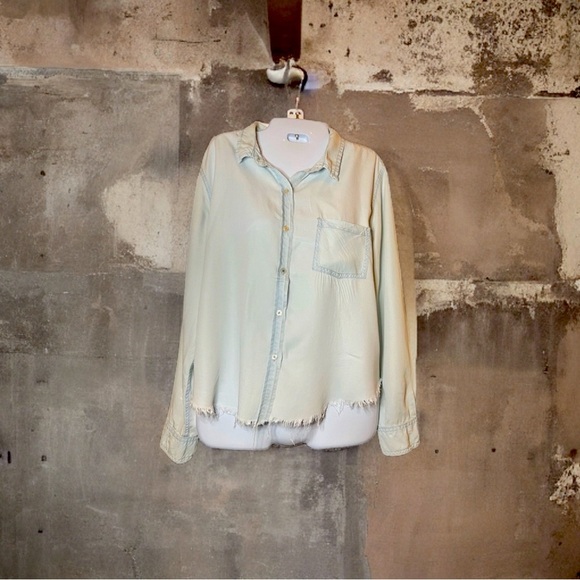 GUC Zara Women’s raw hem button up top size large - Picture 1 of 4